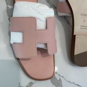 BNIB rose pale oran 37 Hermes leather sandal